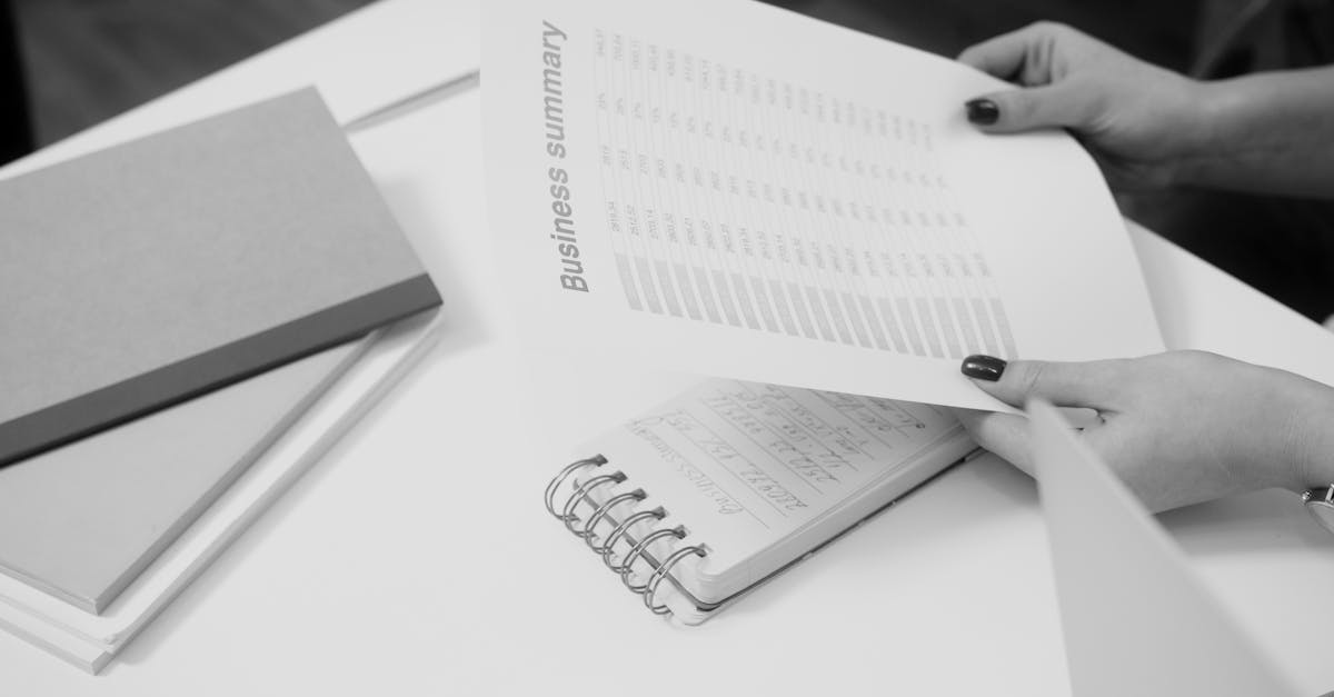 如何通过研究市场,选择合适的产品类型和定价策略?